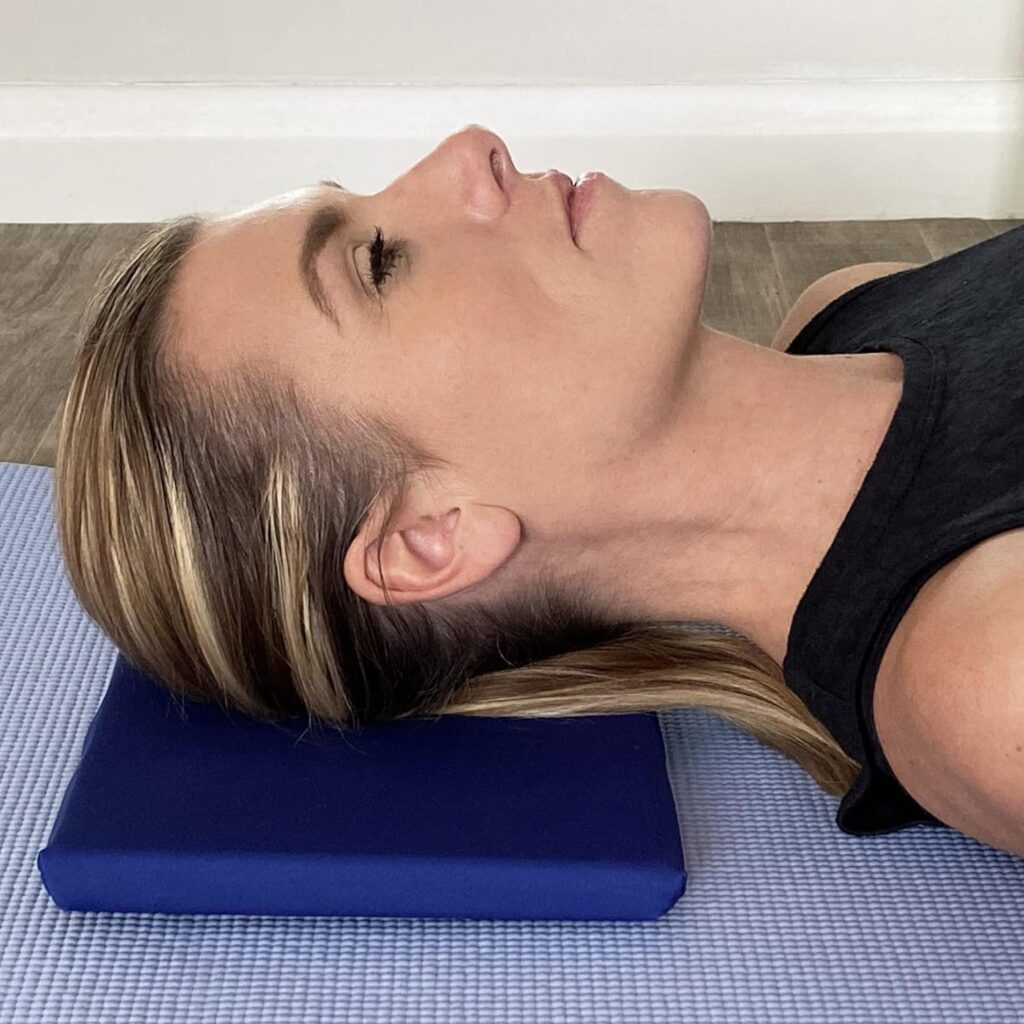 Pilates Head Cushion - 1 Foam Head Block Yoga Pillow - 2.5cm Thin Pillow Great For Balance Pad and Yoga Knee Pads - Pilates Block or Yoga Cushion - Easy Clean Machine Washable Cover